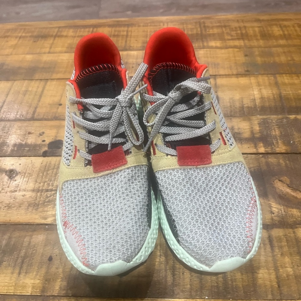 Steve Madden Womens Run Aggrsv “Grey Multi”